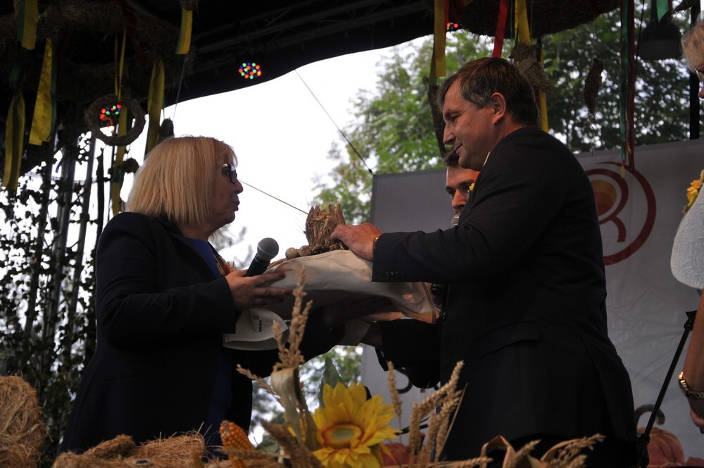 W tym roku po raz pierwszy w Rudzie Śląskiej uroczyście obchodziliśmy dożynki, które rozpoczęły się mszą świętą w kościele pw. św. Wawrzyńca na Wirku, a zakończyły wspaniałą zabawą na miejskim targowisku.