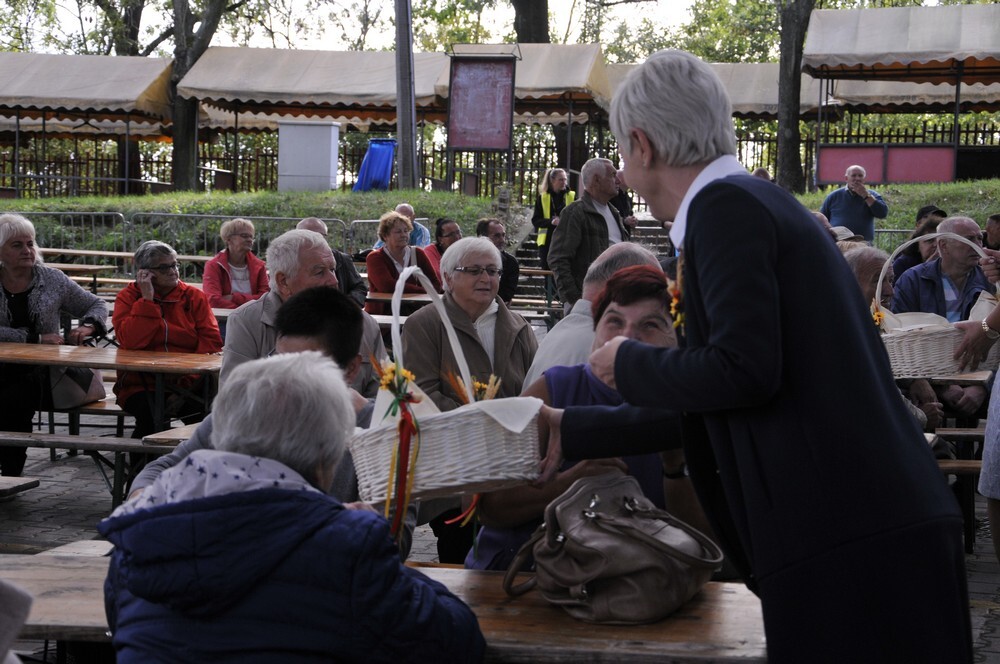 W tym roku po raz pierwszy w Rudzie Śląskiej uroczyście obchodziliśmy dożynki, które rozpoczęły się mszą świętą w kościele pw. św. Wawrzyńca na Wirku, a zakończyły wspaniałą zabawą na miejskim targowisku.