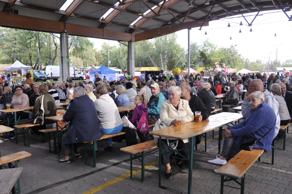 W tym roku po raz pierwszy w Rudzie Śląskiej uroczyście obchodziliśmy dożynki, które rozpoczęły się mszą świętą w kościele pw. św. Wawrzyńca na Wirku, a zakończyły wspaniałą zabawą na miejskim targowisku.