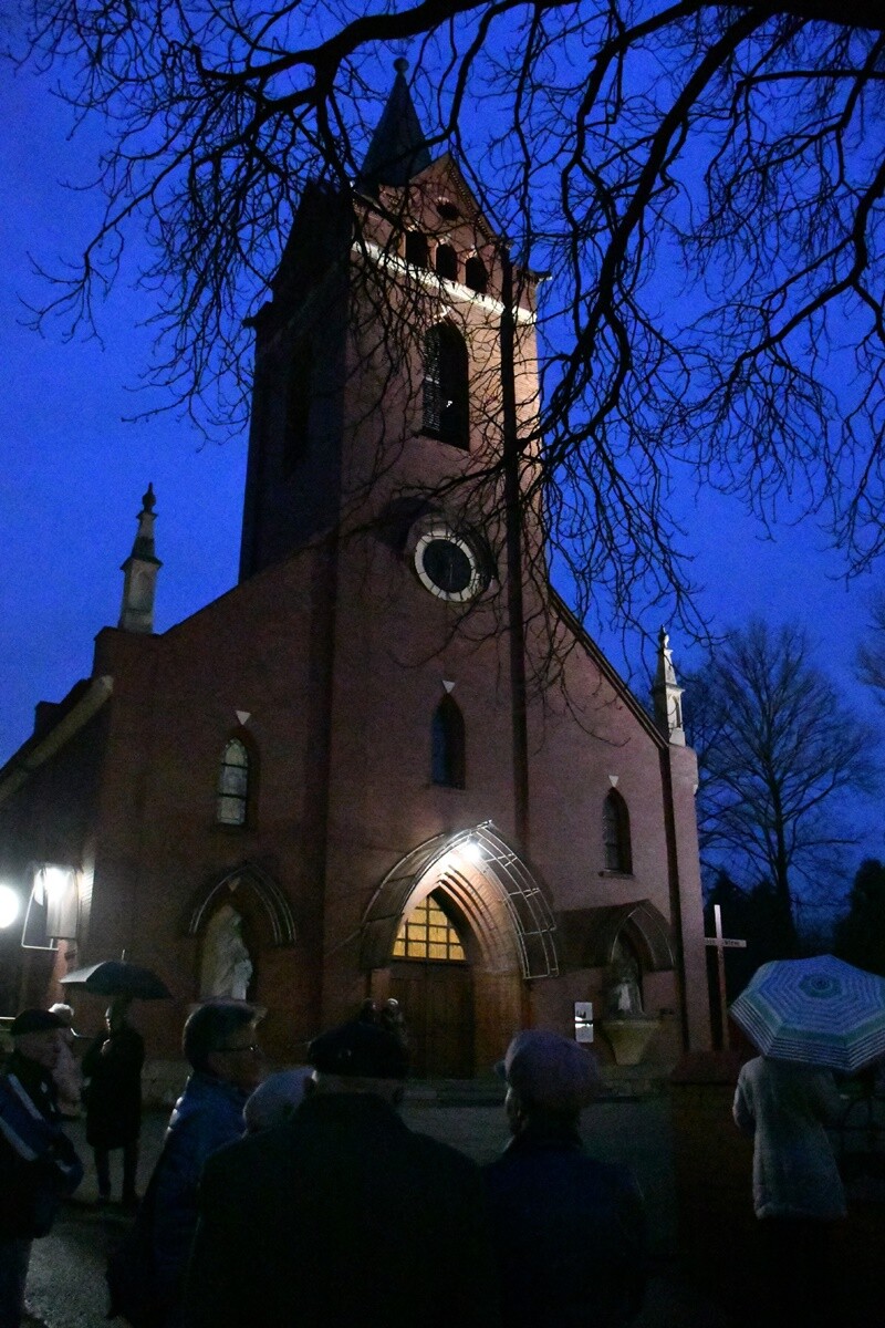 Droga Krzyżowa ulicami miasta. / fot. Jacek Knapik