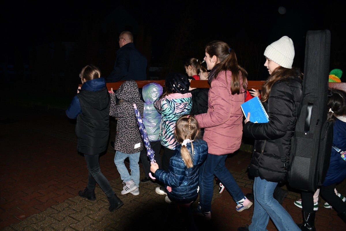 Droga Krzyżowa ulicami miasta. / fot. Jacek Knapik