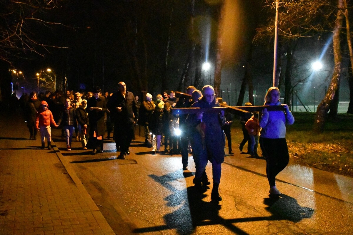 Droga Krzyżowa ulicami miasta. / fot. Jacek Knapik