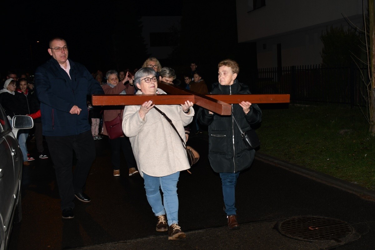 Droga Krzyżowa ulicami miasta. / fot. Jacek Knapik