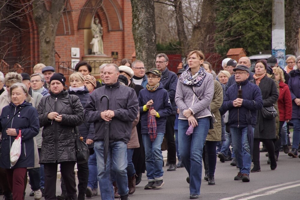 W piątek przed Niedzielą Palmową z kościoła pod wezwaniem św. Marii Magdaleny w Bielszowicach wyruszyła procesja drogi krzyżowej.
