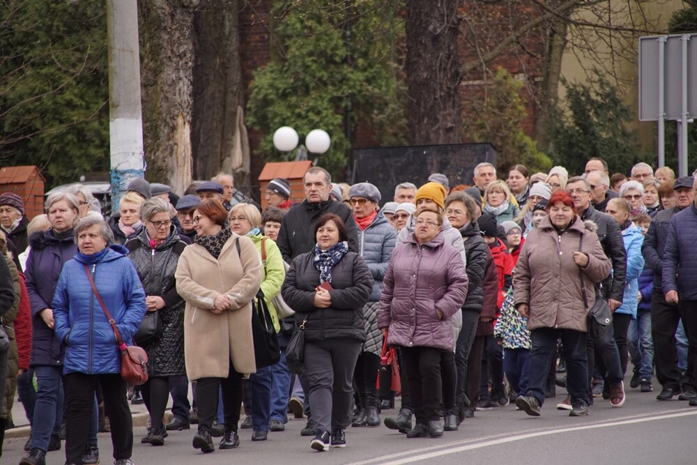 W piątek przed Niedzielą Palmową z kościoła pod wezwaniem św. Marii Magdaleny w Bielszowicach wyruszyła procesja drogi krzyżowej.