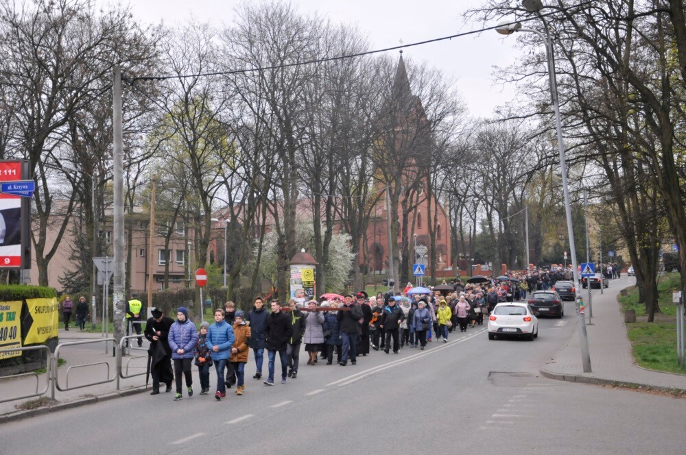 Tradycyjnie, w piątek przed Niedzielą Palmową ulicami wszystkich dzielnic Rudy Śląskiej przeszły procesje drogi krzyżowej.