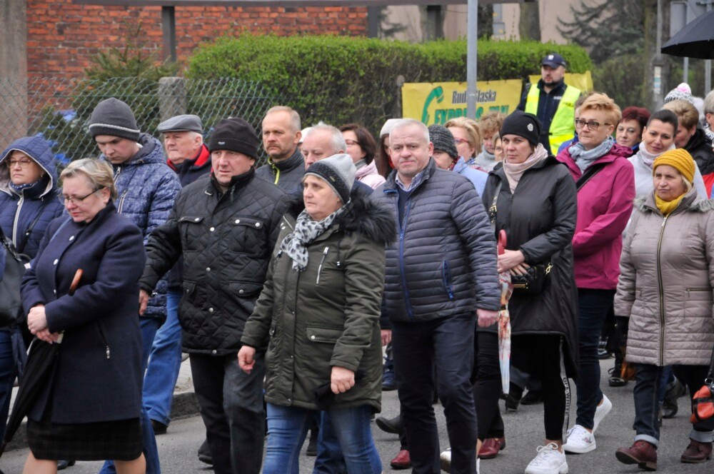 Tradycyjnie, w piątek przed Niedzielą Palmową ulicami wszystkich dzielnic Rudy Śląskiej przeszły procesje drogi krzyżowej.