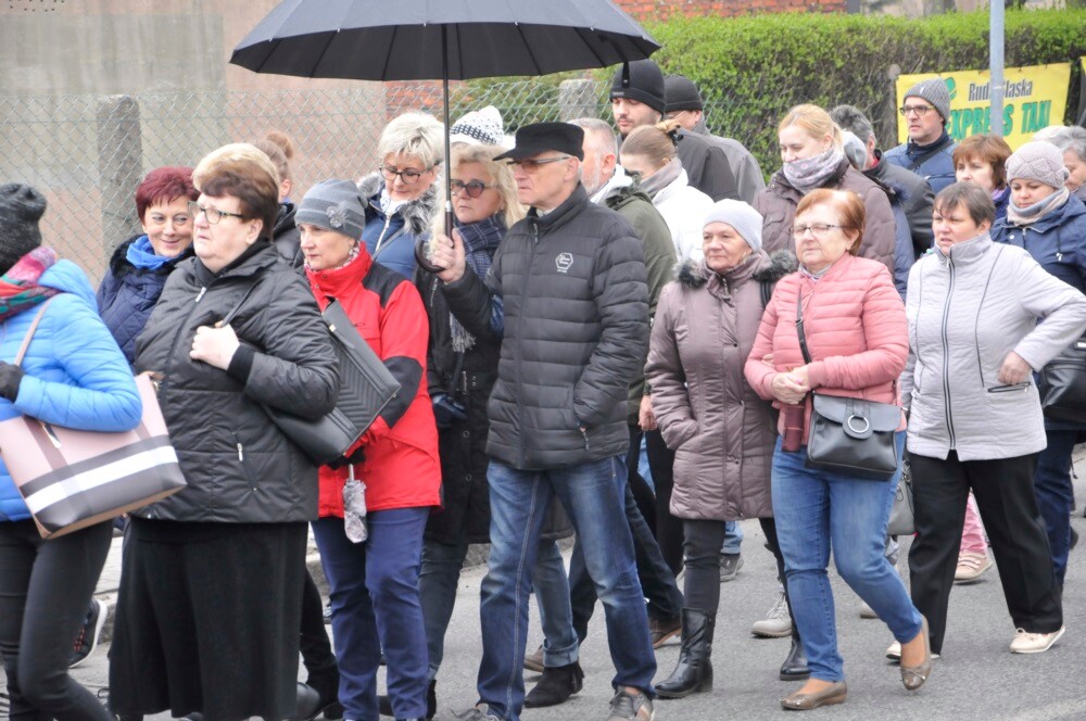 Tradycyjnie, w piątek przed Niedzielą Palmową ulicami wszystkich dzielnic Rudy Śląskiej przeszły procesje drogi krzyżowej.