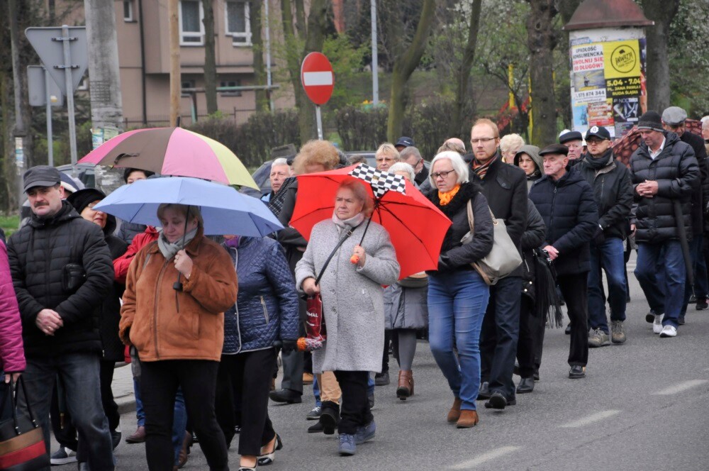 Tradycyjnie, w piątek przed Niedzielą Palmową ulicami wszystkich dzielnic Rudy Śląskiej przeszły procesje drogi krzyżowej.