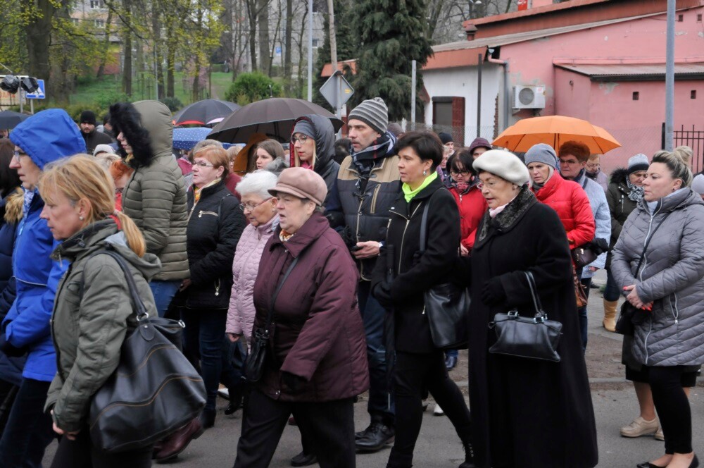 Tradycyjnie, w piątek przed Niedzielą Palmową ulicami wszystkich dzielnic Rudy Śląskiej przeszły procesje drogi krzyżowej.