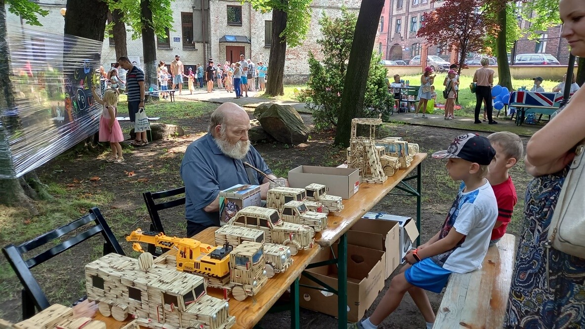 W sobotę, 17 lipca, odbyło się drugie spotkanie z cyklu "Ogrodu Śniadaniowego" organizowanego przez Miejskie Centrum Kultury im. H. Bisty w Rudzie Śląskiej.

fot. MCK