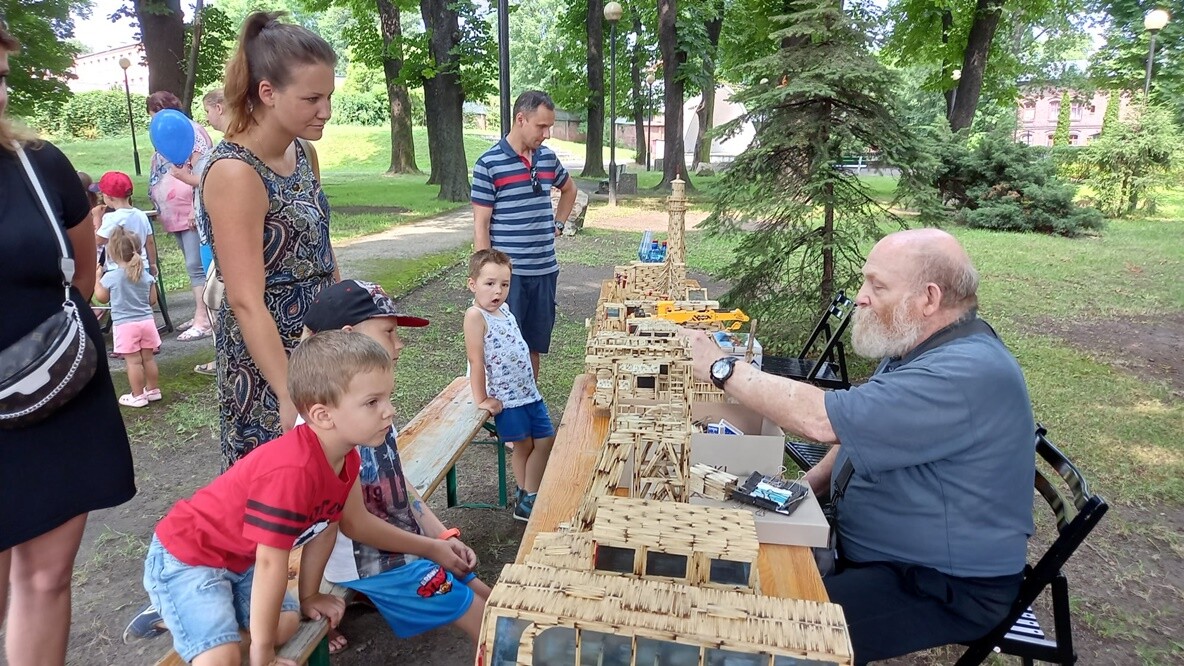 W sobotę, 17 lipca, odbyło się drugie spotkanie z cyklu "Ogrodu Śniadaniowego" organizowanego przez Miejskie Centrum Kultury im. H. Bisty w Rudzie Śląskiej.

fot. MCK