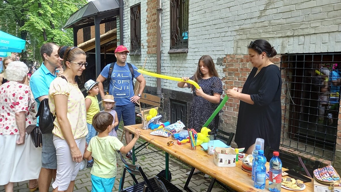 W sobotę, 17 lipca, odbyło się drugie spotkanie z cyklu "Ogrodu Śniadaniowego" organizowanego przez Miejskie Centrum Kultury im. H. Bisty w Rudzie Śląskiej.

fot. MCK