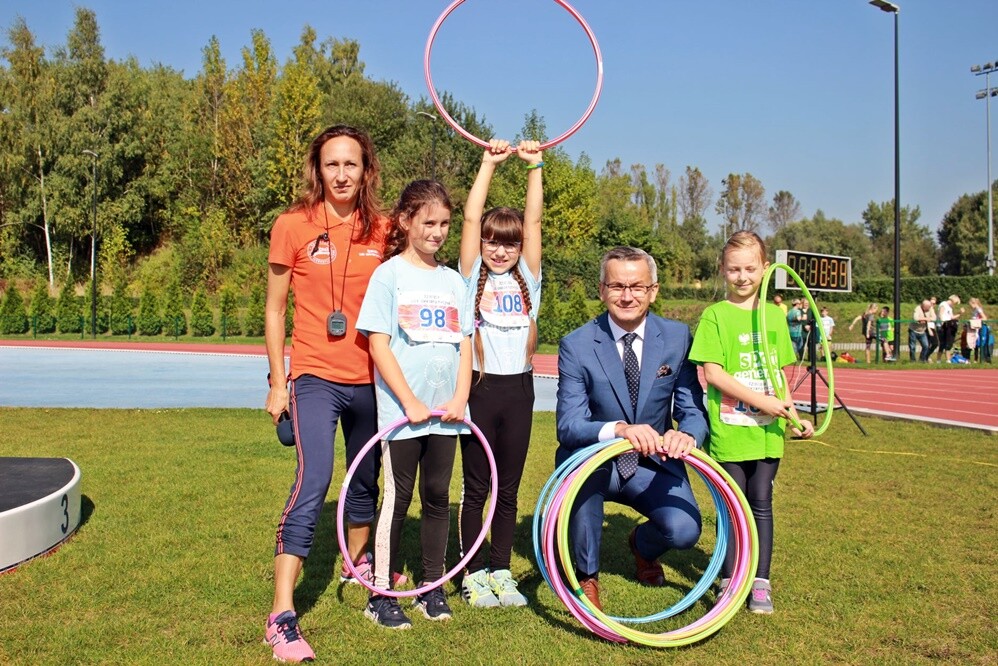 Mali rudzianie w niedzielę mieli okazję sprawdzić swoje siły w biegach sprinterskich! Ruda Śląska była jednym z pięciu miast w Polsce, gdzie została zorganizowana Dziecięca Liga Lekkoatletyczna.