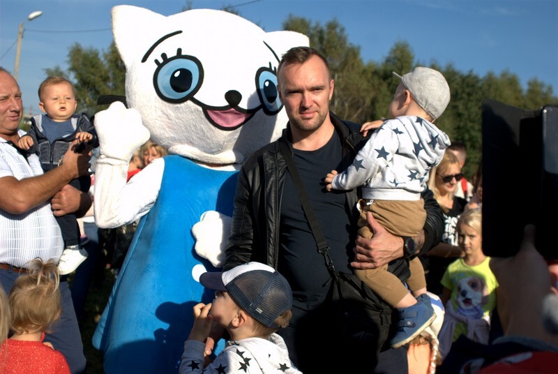 Dzień Baniek Mydlanych za nami! W niedzielę, 3 października, na terenach zielonych przy ulicy Górnośląskich w Rudzie Śląskiej-Bykowinie pojawiły się prawdziwe tłumy. Rudzian przyciągnęła zapowiedź dobrej zabawy i spotkania z Kicią Kocią. Zapowiadano moc atrakcji, ale rzeczywistość okazała się nieco inna. Zobaczcie fotorelację!