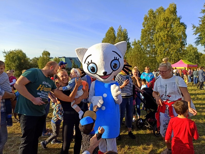 Dzień Baniek Mydlanych za nami! W niedzielę, 3 października, na terenach zielonych przy ulicy Górnośląskich w Rudzie Śląskiej-Bykowinie pojawiły się prawdziwe tłumy. Rudzian przyciągnęła zapowiedź dobrej zabawy i spotkania z Kicią Kocią. Zapowiadano moc atrakcji, ale rzeczywistość okazała się nieco inna. Zobaczcie fotorelację!