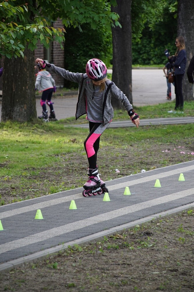 Wczoraj najmłodsi obchodzili swoje święto. Z tej okazji MOSiR Ruda Śląska zorganizował "Rolkowy Dzień Dziecka" na kochłowickich plantach. W ramach wydarzenia dzieci i dorośli mogli wziąć udział w darmowych warsztatach jazdy na rolkach.