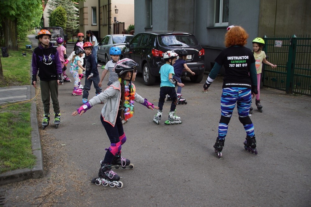 Wczoraj najmłodsi obchodzili swoje święto. Z tej okazji MOSiR Ruda Śląska zorganizował "Rolkowy Dzień Dziecka" na kochłowickich plantach. W ramach wydarzenia dzieci i dorośli mogli wziąć udział w darmowych warsztatach jazdy na rolkach.