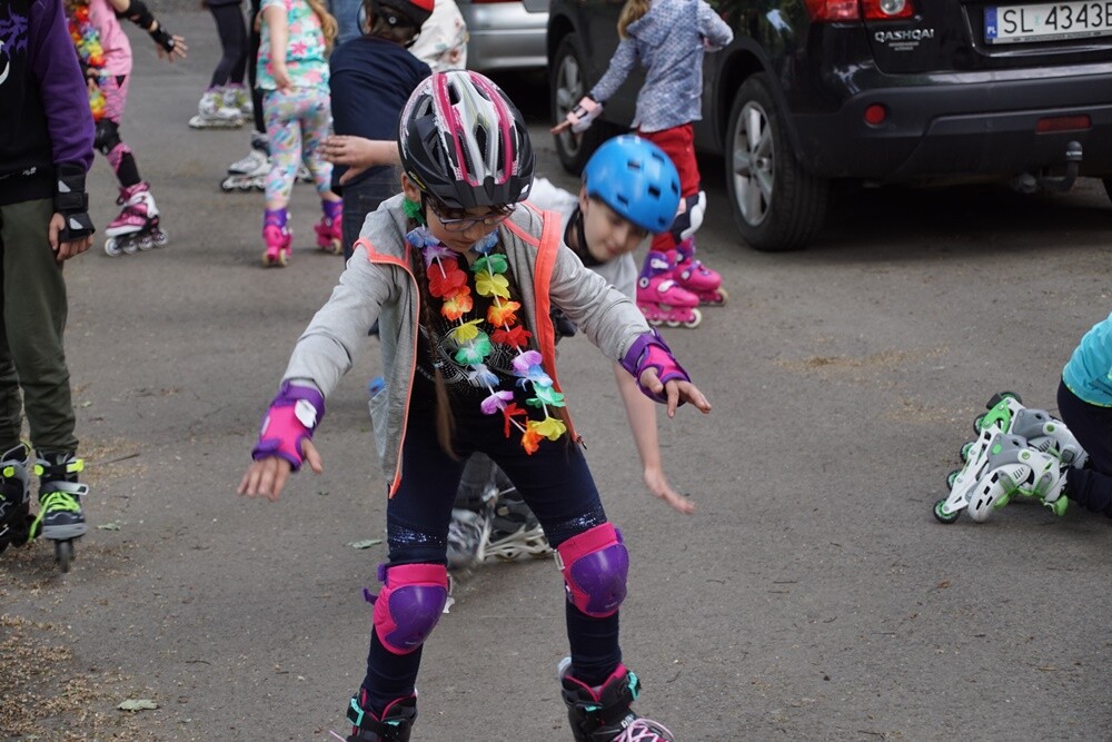 Wczoraj najmłodsi obchodzili swoje święto. Z tej okazji MOSiR Ruda Śląska zorganizował "Rolkowy Dzień Dziecka" na kochłowickich plantach. W ramach wydarzenia dzieci i dorośli mogli wziąć udział w darmowych warsztatach jazdy na rolkach.