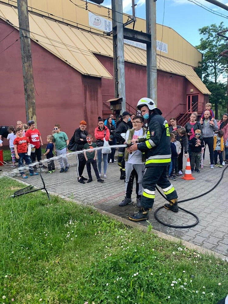 Pierwszy czerwca to wyjątkowy dzień dla wszystkich dzieci. Nie inaczej było w naszym mieście. Na Orliku w Nowym Bytomiu pracownicy Miejskiego Ośrodka Sportu i Rekreacji zorganizowali wyjątkowy Dzień Dziecka. 