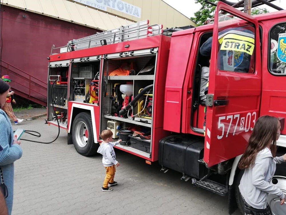 Pierwszy czerwca to wyjątkowy dzień dla wszystkich dzieci. Nie inaczej było w naszym mieście. Na Orliku w Nowym Bytomiu pracownicy Miejskiego Ośrodka Sportu i Rekreacji zorganizowali wyjątkowy Dzień Dziecka. 