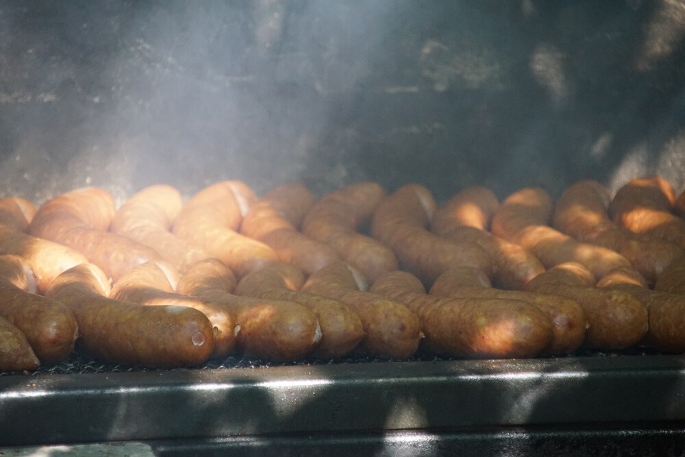Dzisiaj w Nowym Bytomiu odbył się piknik z okazji Dnia Hutnika. Emeryci związani z Hutą "Pokój" zebrali sie, by wspólnie świętować ten dzień.