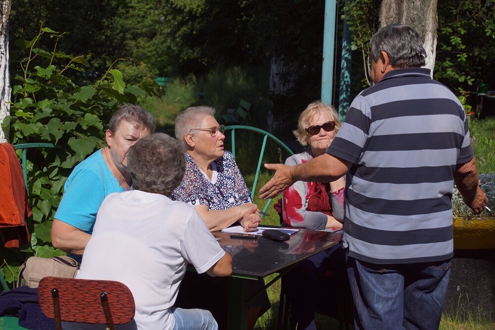 Dzisiaj w Nowym Bytomiu odbył się piknik z okazji Dnia Hutnika. Emeryci związani z Hutą "Pokój" zebrali sie, by wspólnie świętować ten dzień.