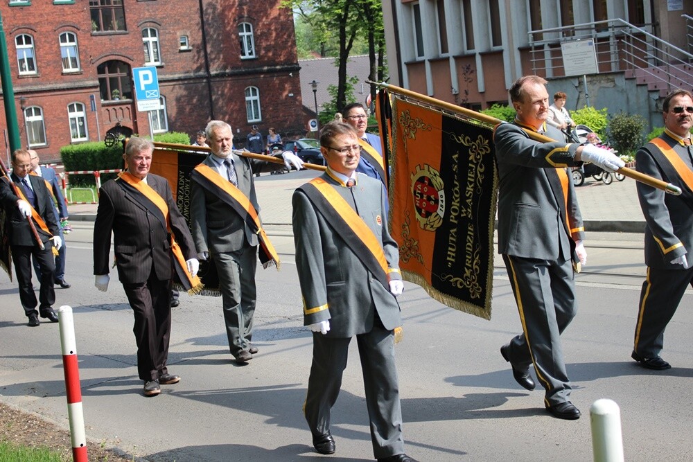 Dzisiaj wspomnienie św. Floriana, patrona hutników, strażaków i kominiarzy. Z tej okazji odbył się tradycyjny przemarsz byłych i obecnych pracowników Huty "Pokój" spod zakładu do kościoła św. Pawła Apostoła w Nowym Bytomiu.