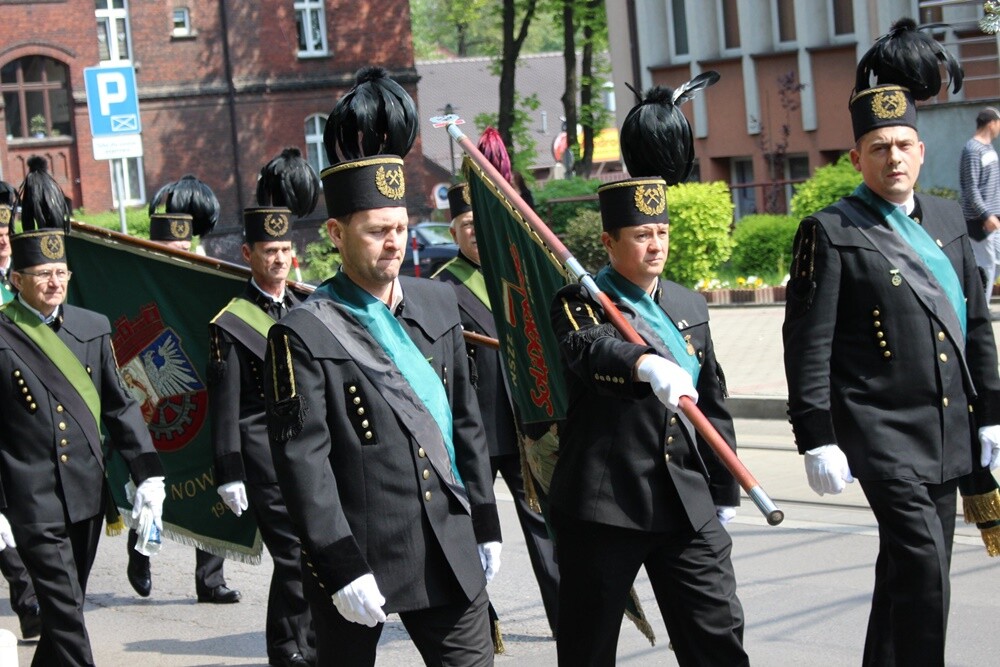 Dzisiaj wspomnienie św. Floriana, patrona hutników, strażaków i kominiarzy. Z tej okazji odbył się tradycyjny przemarsz byłych i obecnych pracowników Huty "Pokój" spod zakładu do kościoła św. Pawła Apostoła w Nowym Bytomiu.