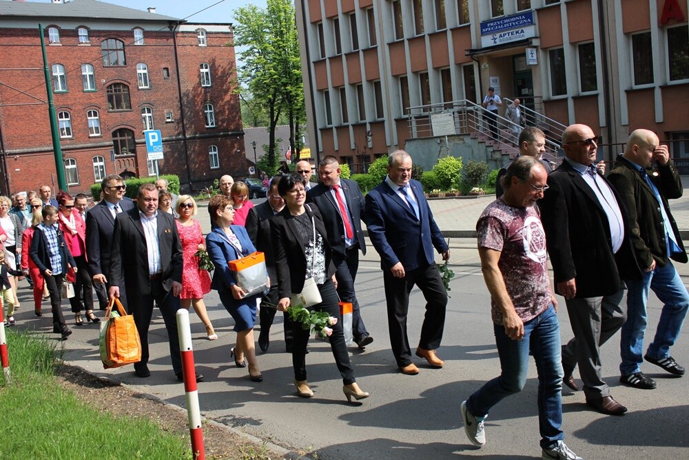 Dzisiaj wspomnienie św. Floriana, patrona hutników, strażaków i kominiarzy. Z tej okazji odbył się tradycyjny przemarsz byłych i obecnych pracowników Huty "Pokój" spod zakładu do kościoła św. Pawła Apostoła w Nowym Bytomiu.