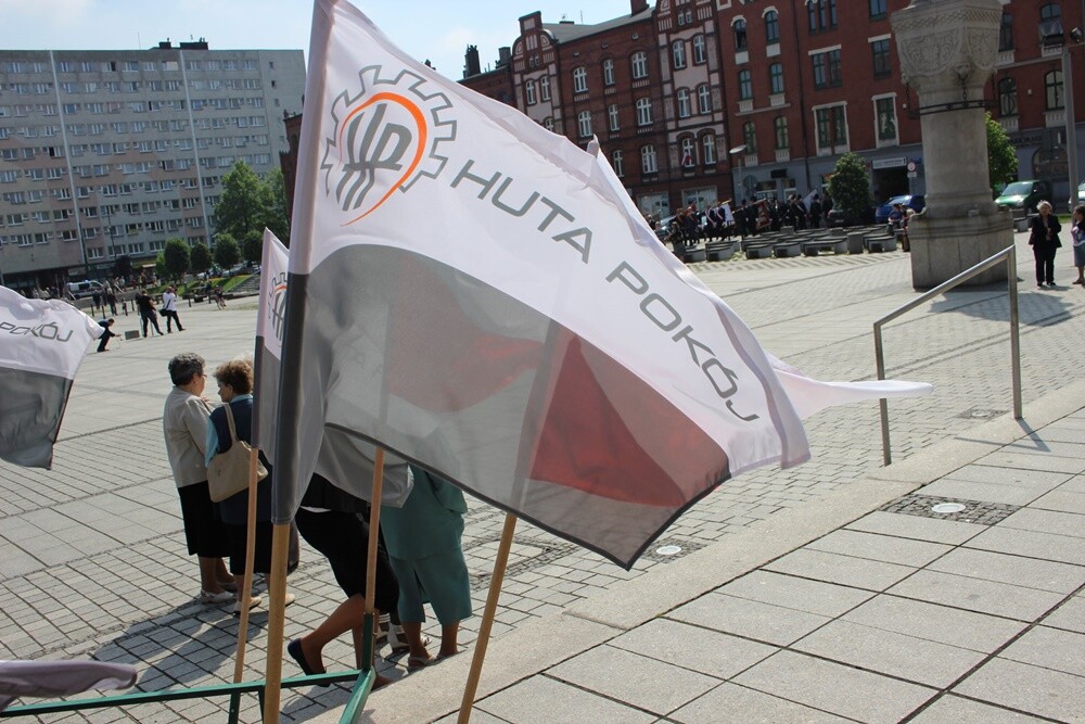 Dzisiaj wspomnienie św. Floriana, patrona hutników, strażaków i kominiarzy. Z tej okazji odbył się tradycyjny przemarsz byłych i obecnych pracowników Huty "Pokój" spod zakładu do kościoła św. Pawła Apostoła w Nowym Bytomiu.