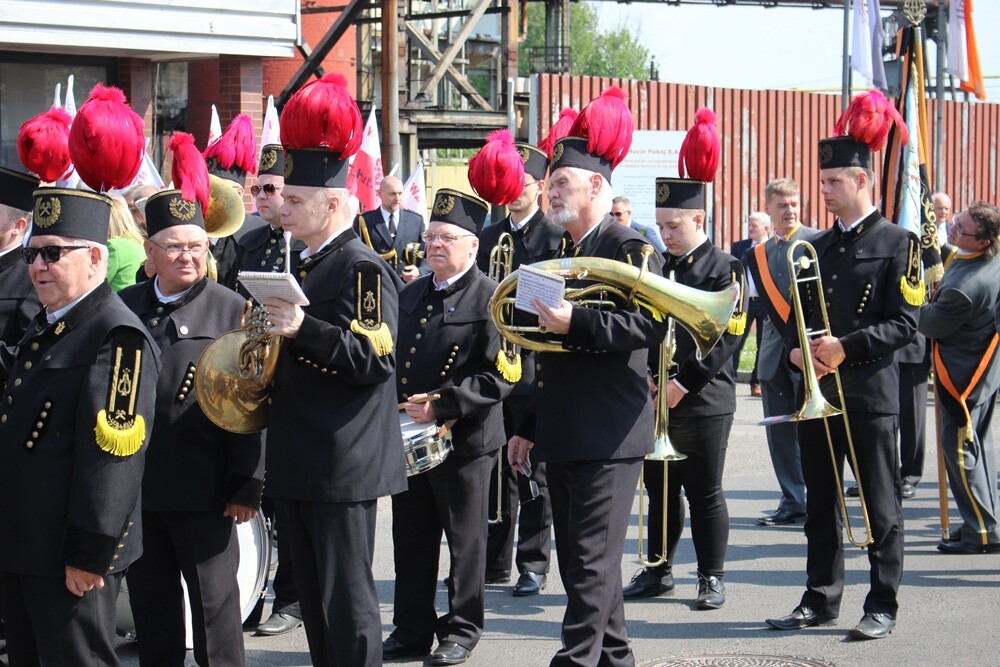 Dzisiaj wspomnienie św. Floriana, patrona hutników, strażaków i kominiarzy. Z tej okazji odbył się tradycyjny przemarsz byłych i obecnych pracowników Huty "Pokój" spod zakładu do kościoła św. Pawła Apostoła w Nowym Bytomiu.