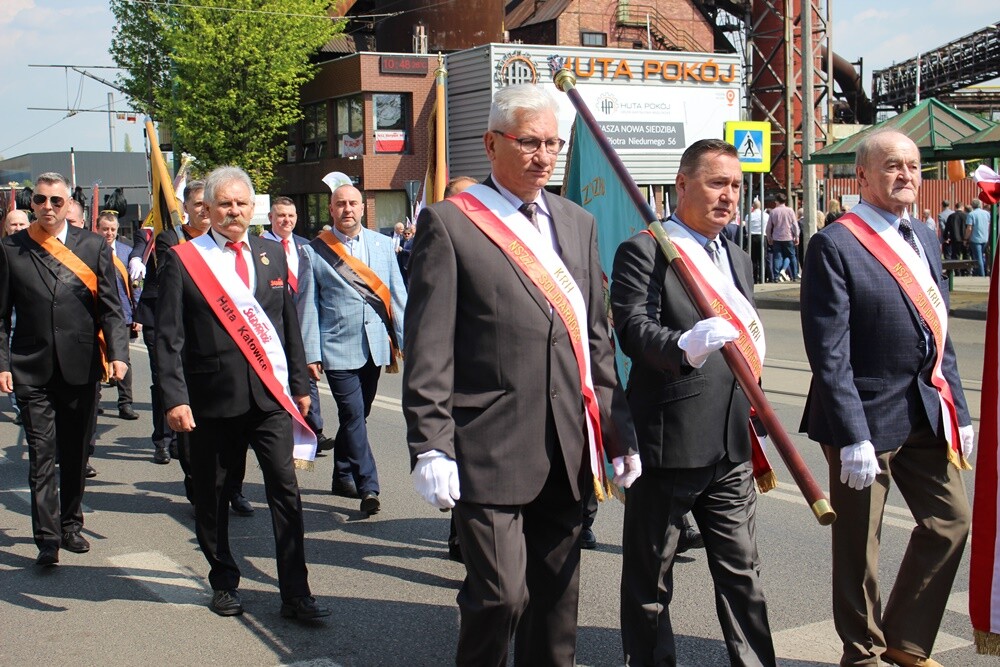 Dzisiaj wspomnienie św. Floriana, patrona hutników, strażaków i kominiarzy. Z tej okazji odbył się tradycyjny przemarsz byłych i obecnych pracowników Huty "Pokój" spod zakładu do kościoła św. Pawła Apostoła w Nowym Bytomiu.