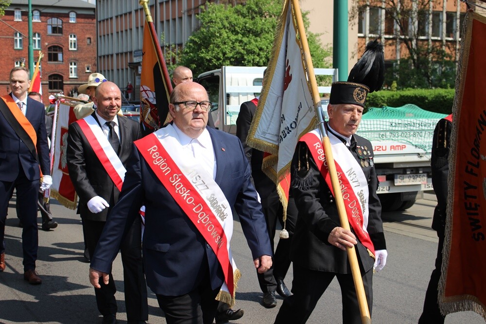 Dzisiaj wspomnienie św. Floriana, patrona hutników, strażaków i kominiarzy. Z tej okazji odbył się tradycyjny przemarsz byłych i obecnych pracowników Huty "Pokój" spod zakładu do kościoła św. Pawła Apostoła w Nowym Bytomiu.