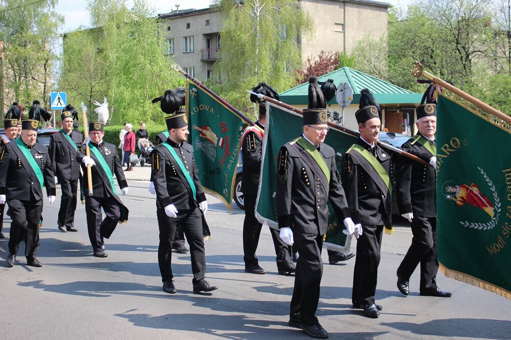 Dzisiaj wspomnienie św. Floriana, patrona hutników, strażaków i kominiarzy. Z tej okazji odbył się tradycyjny przemarsz byłych i obecnych pracowników Huty "Pokój" spod zakładu do kościoła św. Pawła Apostoła w Nowym Bytomiu.