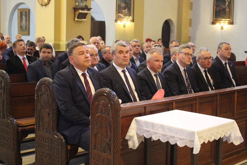 Dzisiaj wspomnienie św. Floriana, patrona hutników, strażaków i kominiarzy. Z tej okazji odbył się tradycyjny przemarsz byłych i obecnych pracowników Huty "Pokój" spod zakładu do kościoła św. Pawła Apostoła w Nowym Bytomiu.