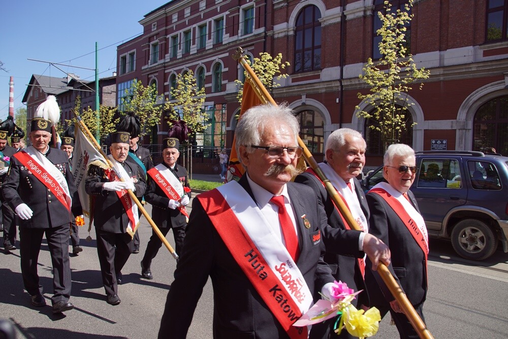 Dzisiaj wspomnienie św. Floriana, patrona hutników, strażaków i kominiarzy. Z tej okazji odbył się tradycyjny przemarsz byłych i obecnych pracowników Huty "Pokój" spod zakładu do kościoła św. Pawła Apostoła w Nowym Bytomiu.