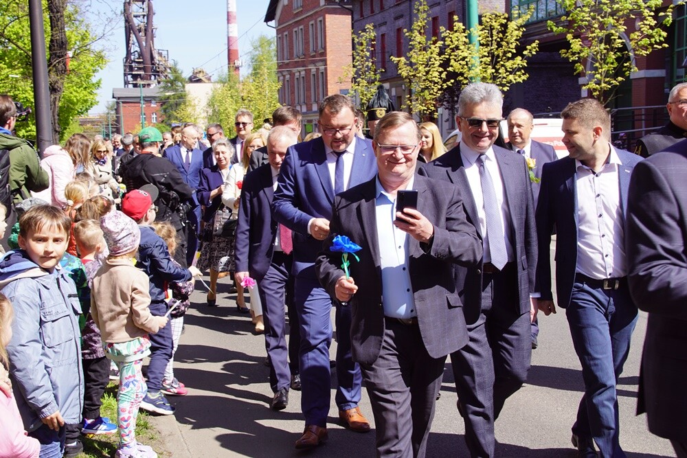 Dzisiaj wspomnienie św. Floriana, patrona hutników, strażaków i kominiarzy. Z tej okazji odbył się tradycyjny przemarsz byłych i obecnych pracowników Huty "Pokój" spod zakładu do kościoła św. Pawła Apostoła w Nowym Bytomiu.