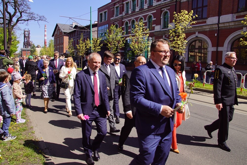 Dzisiaj wspomnienie św. Floriana, patrona hutników, strażaków i kominiarzy. Z tej okazji odbył się tradycyjny przemarsz byłych i obecnych pracowników Huty "Pokój" spod zakładu do kościoła św. Pawła Apostoła w Nowym Bytomiu.