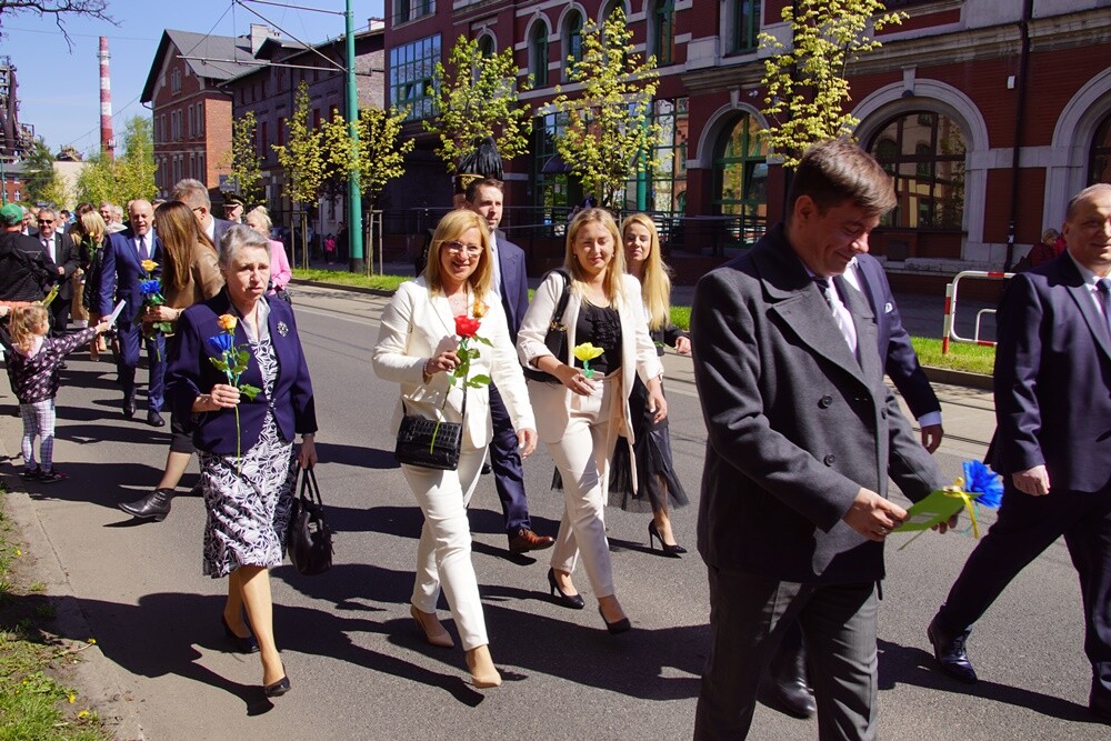 Dzisiaj wspomnienie św. Floriana, patrona hutników, strażaków i kominiarzy. Z tej okazji odbył się tradycyjny przemarsz byłych i obecnych pracowników Huty "Pokój" spod zakładu do kościoła św. Pawła Apostoła w Nowym Bytomiu.