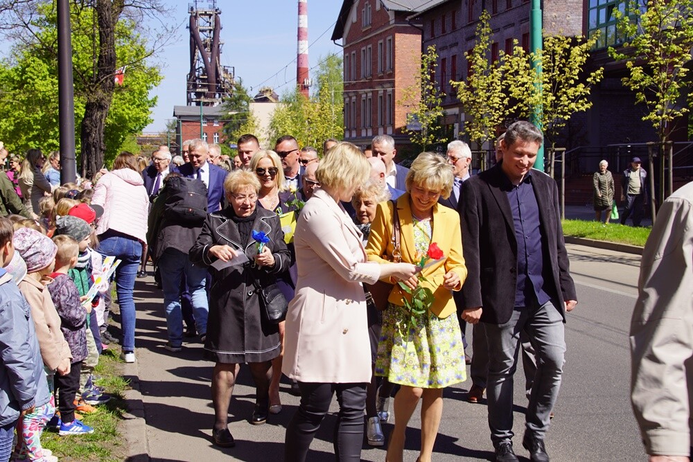 Dzisiaj wspomnienie św. Floriana, patrona hutników, strażaków i kominiarzy. Z tej okazji odbył się tradycyjny przemarsz byłych i obecnych pracowników Huty "Pokój" spod zakładu do kościoła św. Pawła Apostoła w Nowym Bytomiu.