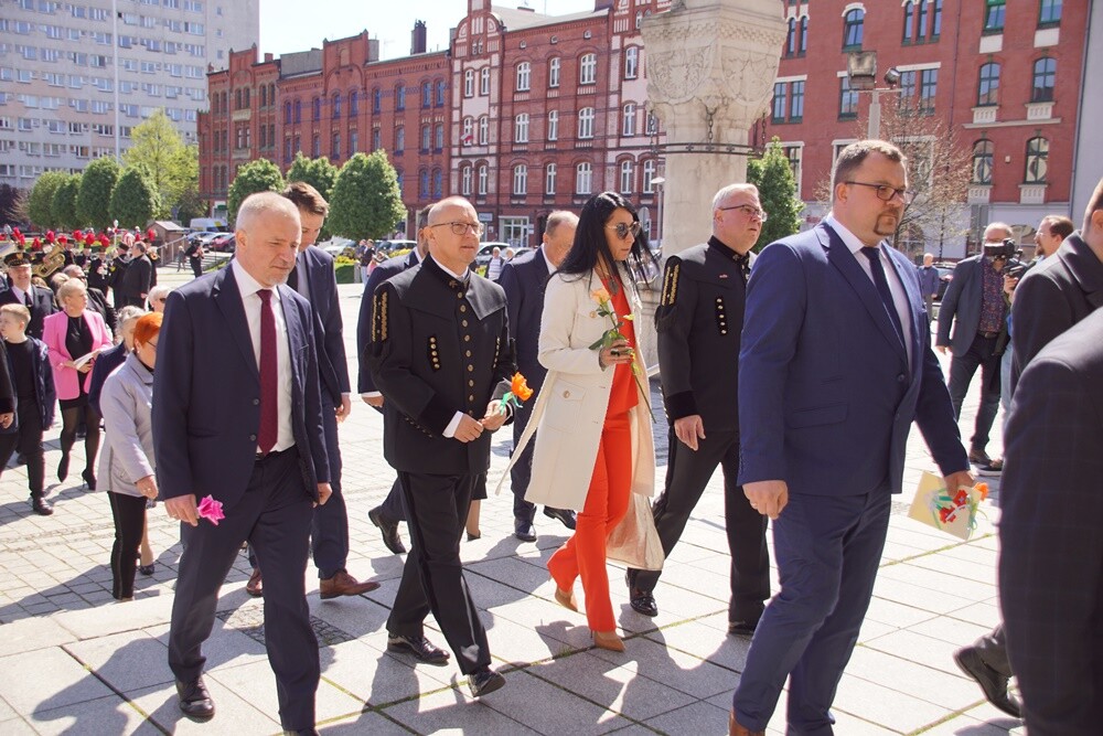 Dzisiaj wspomnienie św. Floriana, patrona hutników, strażaków i kominiarzy. Z tej okazji odbył się tradycyjny przemarsz byłych i obecnych pracowników Huty "Pokój" spod zakładu do kościoła św. Pawła Apostoła w Nowym Bytomiu.