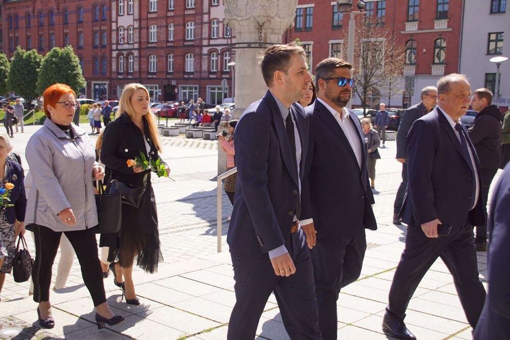 Dzisiaj wspomnienie św. Floriana, patrona hutników, strażaków i kominiarzy. Z tej okazji odbył się tradycyjny przemarsz byłych i obecnych pracowników Huty "Pokój" spod zakładu do kościoła św. Pawła Apostoła w Nowym Bytomiu.