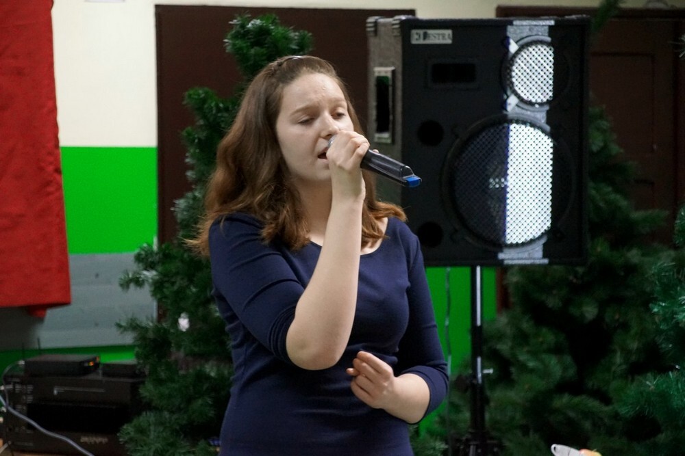 Jan Stefan Dworak urodził się 10 grudnia 1899 roku w Nowym Bytomiu w rodzinie rzemieślniczej. Sam jednak pasjonował się historią i o niej najchętniej pisał, szczególnie zaś umiłował sobie dzieje naszego miasta i jego słynnych mieszkańców.