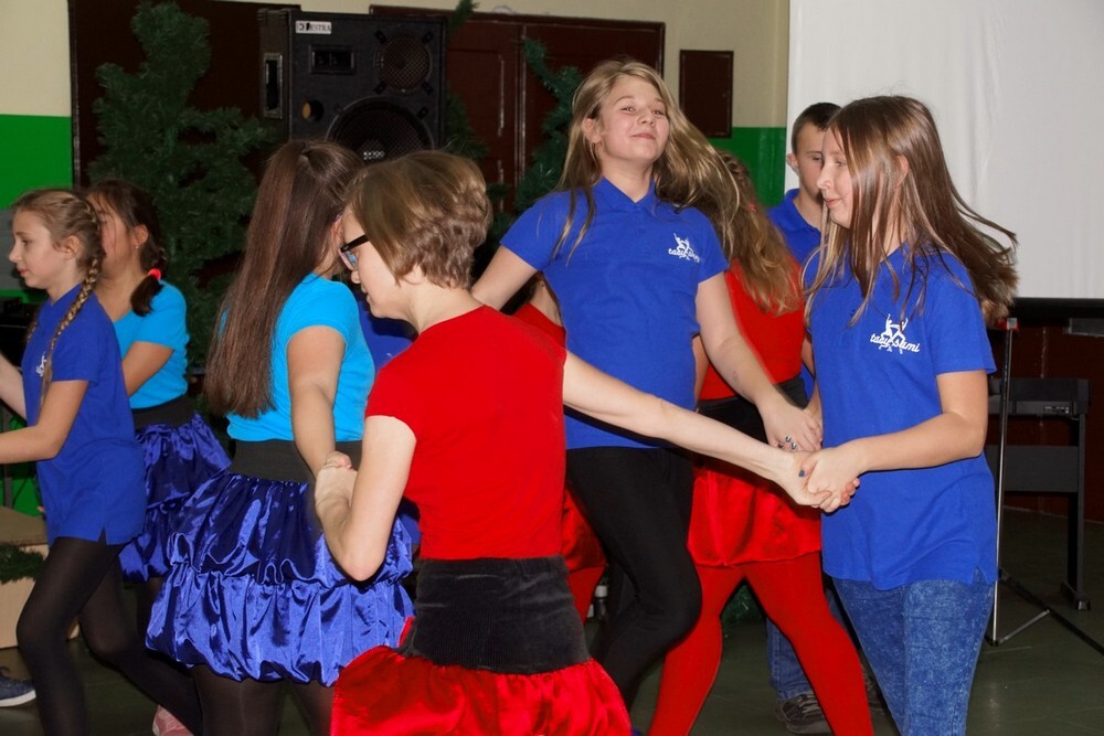 Jan Stefan Dworak urodził się 10 grudnia 1899 roku w Nowym Bytomiu w rodzinie rzemieślniczej. Sam jednak pasjonował się historią i o niej najchętniej pisał, szczególnie zaś umiłował sobie dzieje naszego miasta i jego słynnych mieszkańców.