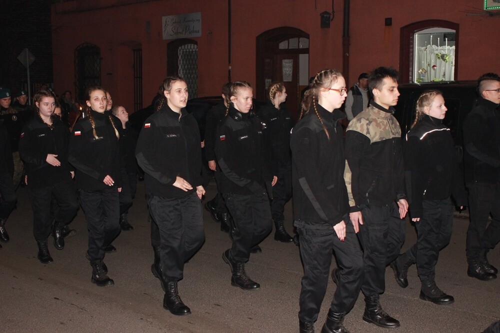 W piątek w ZSO nr 4 im. HC Hoovera w Rudzie Śląskiej odbyły się uroczyste obchody 100-lecia wybuchu I Powstania Śląskiego, połączone z tradycyjnym Dniem Podchorążego.