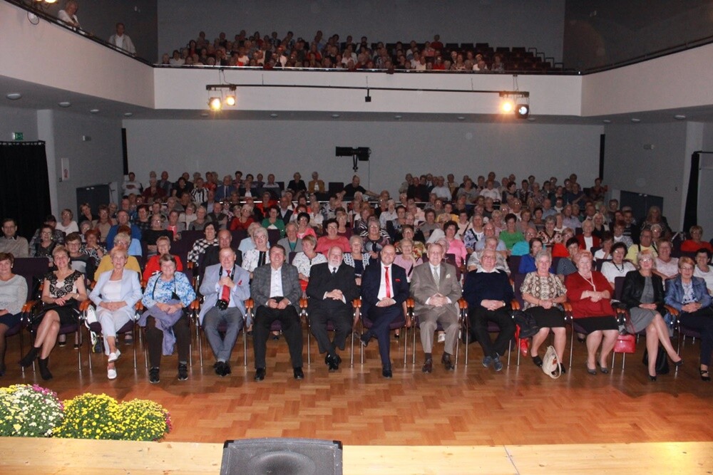 Rudzcy seniorzy świętowali! W Domu Kultury w Bielszowicach odbyły się dwa koncerty z okazji tegorocznego Dnia Seniora. Na scenie wystąpiły gwiazdy śląskiej sceny muzycznej!