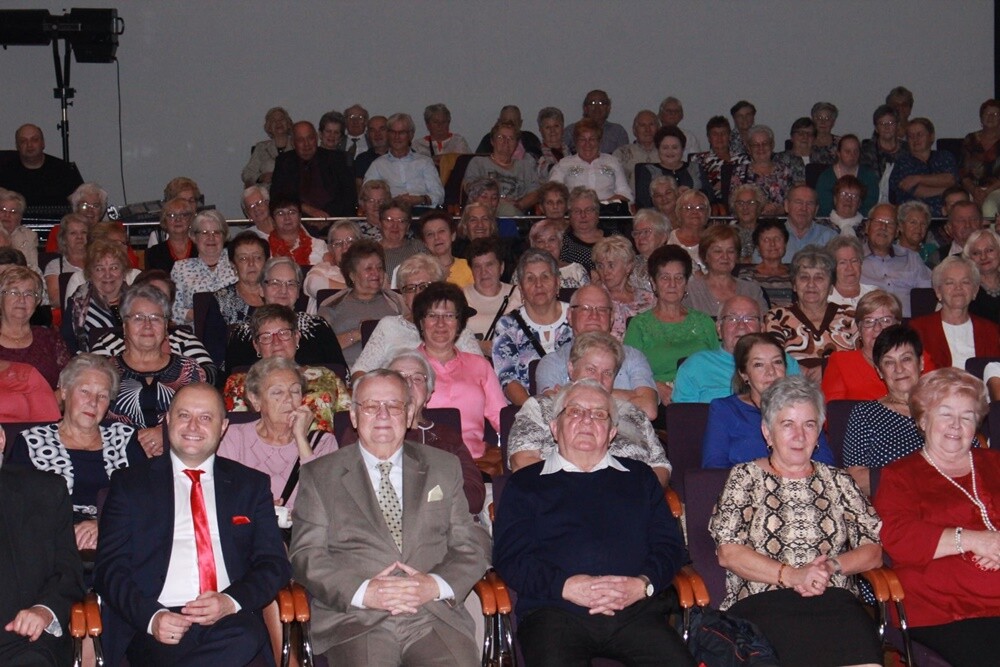 Rudzcy seniorzy świętowali! W Domu Kultury w Bielszowicach odbyły się dwa koncerty z okazji tegorocznego Dnia Seniora. Na scenie wystąpiły gwiazdy śląskiej sceny muzycznej!