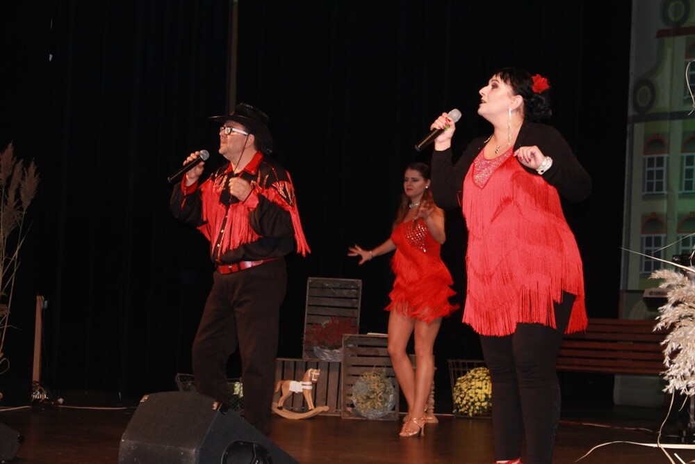 Rudzcy seniorzy świętowali! W Domu Kultury w Bielszowicach odbyły się dwa koncerty z okazji tegorocznego Dnia Seniora. Na scenie wystąpiły gwiazdy śląskiej sceny muzycznej!