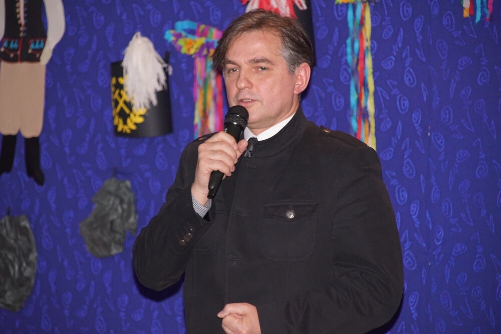 Piękne stroje i ogromne zamiłowanie do śląskiej kultury i tradycji zaprezentowali dzisiaj (12.03) uczniowie Szkoły Podstawowej nr 2 w Bykowinie, podczas obchodów Dnia Śląskiego.